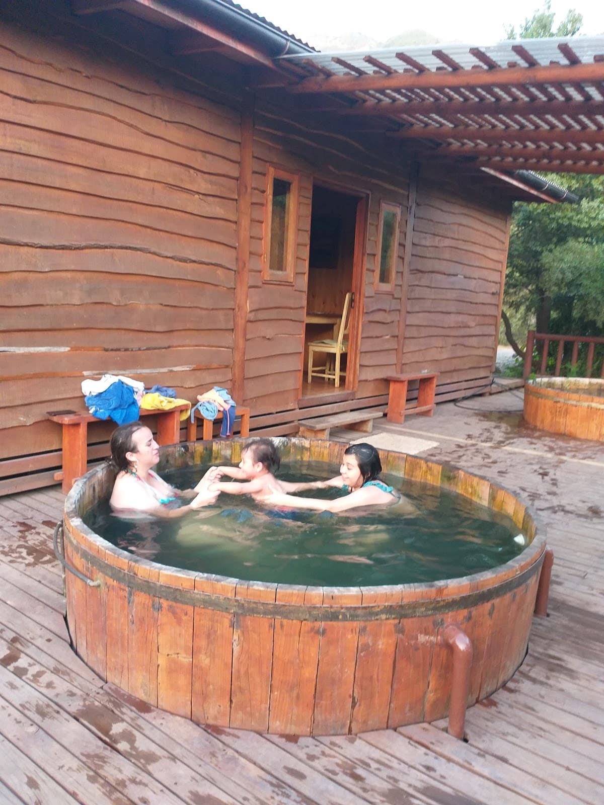 Cabaña Cabañas Camping Tres Palos en Los Queñes, Comuna de Romeral, Región Del Maule, Chile - Foto 1