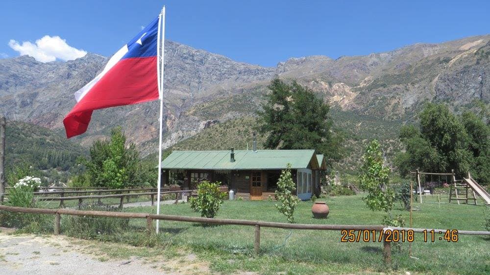 Cabaña Cabañas Emporio de la Meme en Queltehues, Comuna de San José De Maipo, Región Metropolitana, Chile - Foto 1